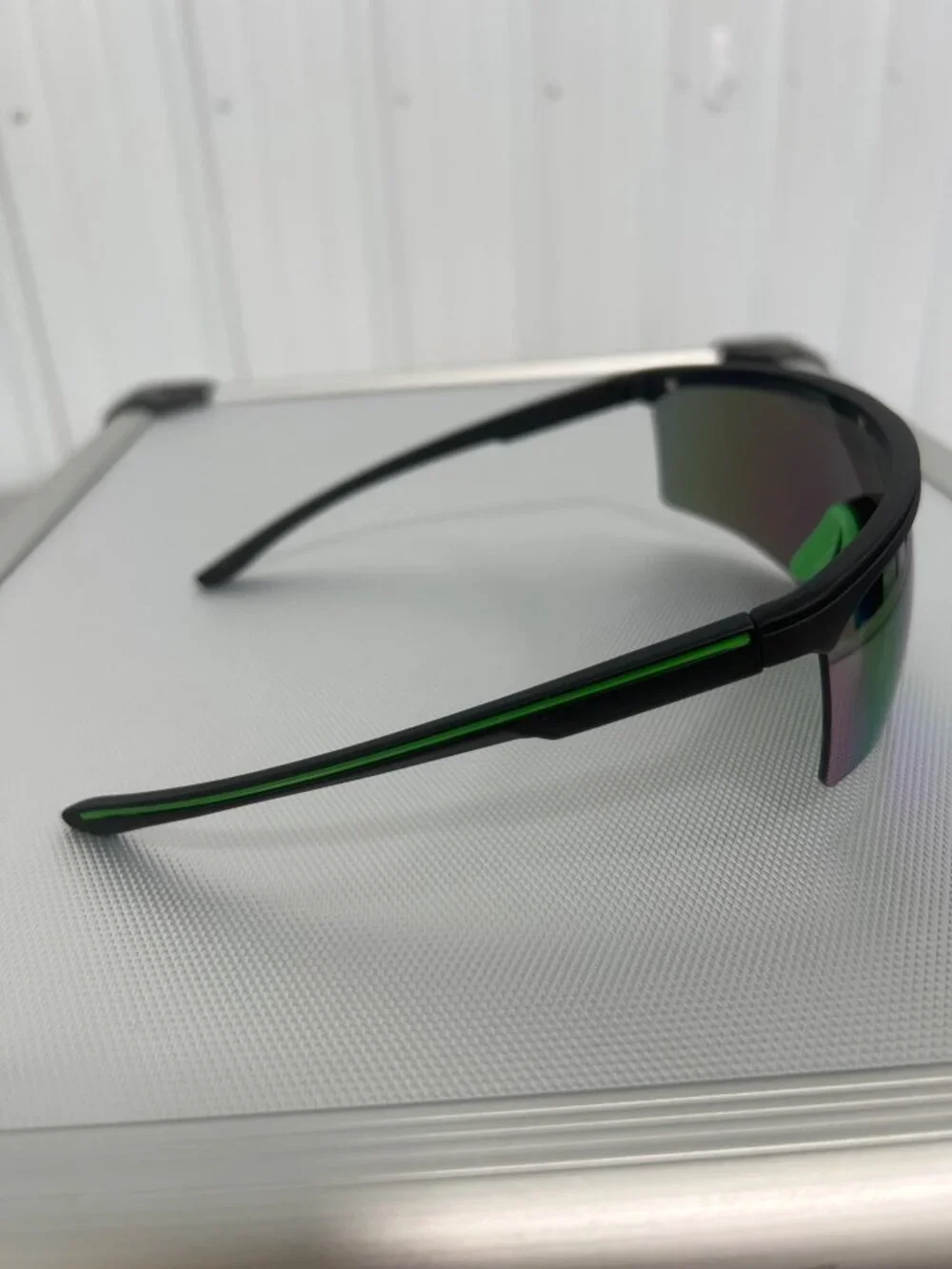 Kreedom Sports Sunglasses Green Blue Gradient Lens Black Frame UV Protection NEW